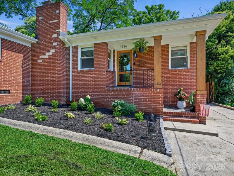 Property image 2 at 1516 Russell Avenue, Charlotte, NC 28216
