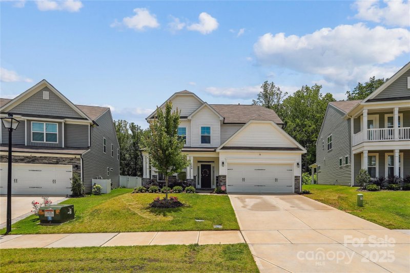 Property image 2 of 154 Cotton Field Drive in Dogwood Grove, Statesville, NC 28677