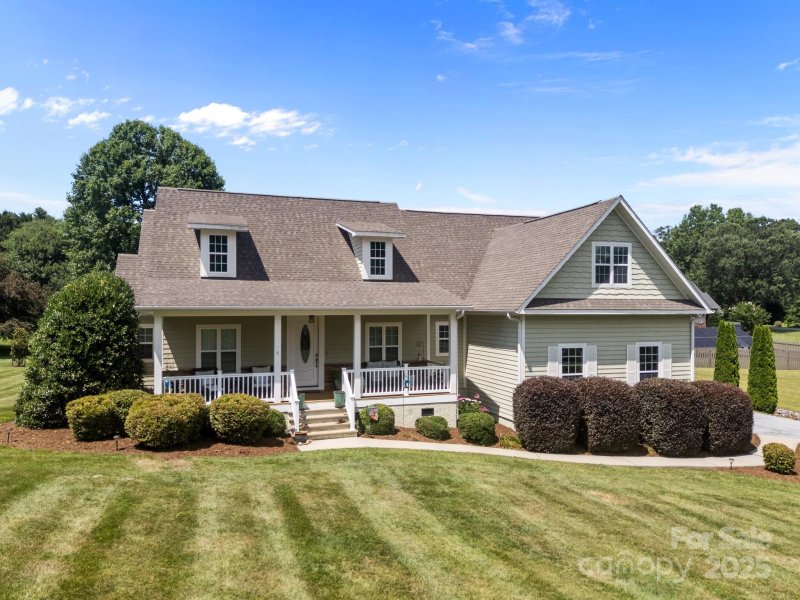 Property image 2 at 1006 Pin Oak Trail, Hendersonville, NC 28739