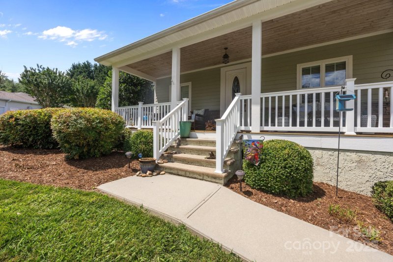 Property image 4 at 1006 Pin Oak Trail, Hendersonville, NC 28739