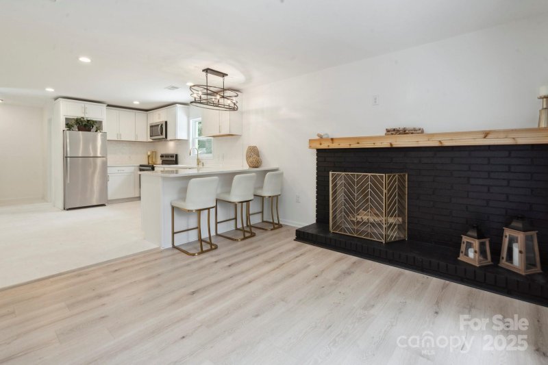 Property image 2 of 5420 Gwynne Avenue in Amity Gardens, Charlotte, NC 28205