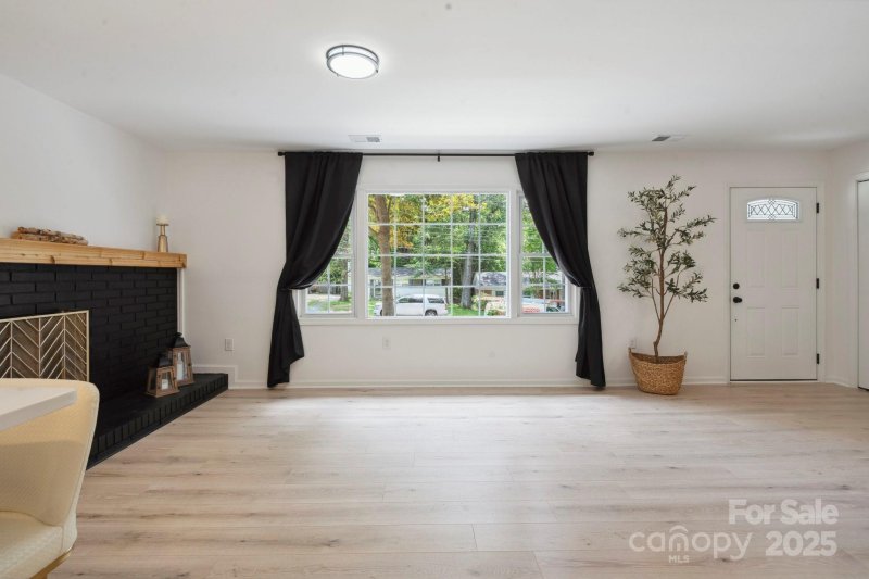 Property image 5 of 5420 Gwynne Avenue in Amity Gardens, Charlotte, NC 28205