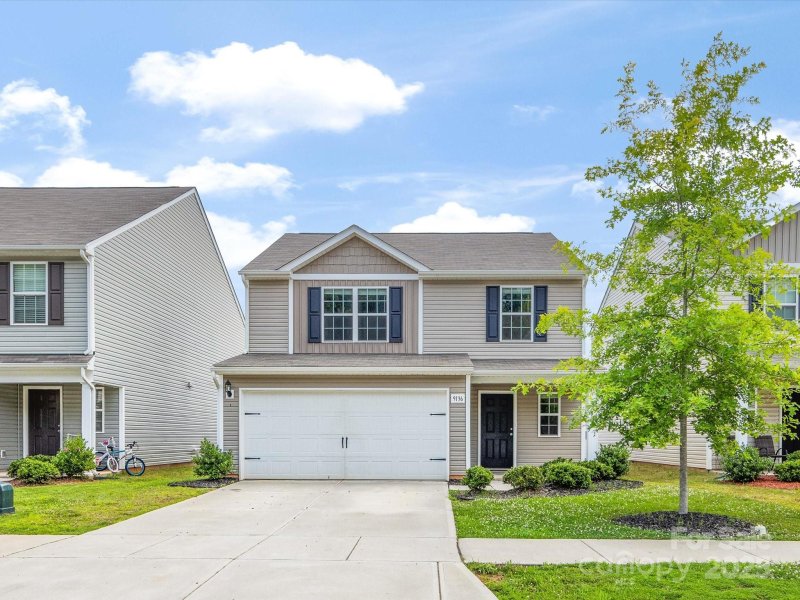 Property image 2 of 9136 Creedmore Hills Drive in Creedmore Hills, Charlotte, NC 28214