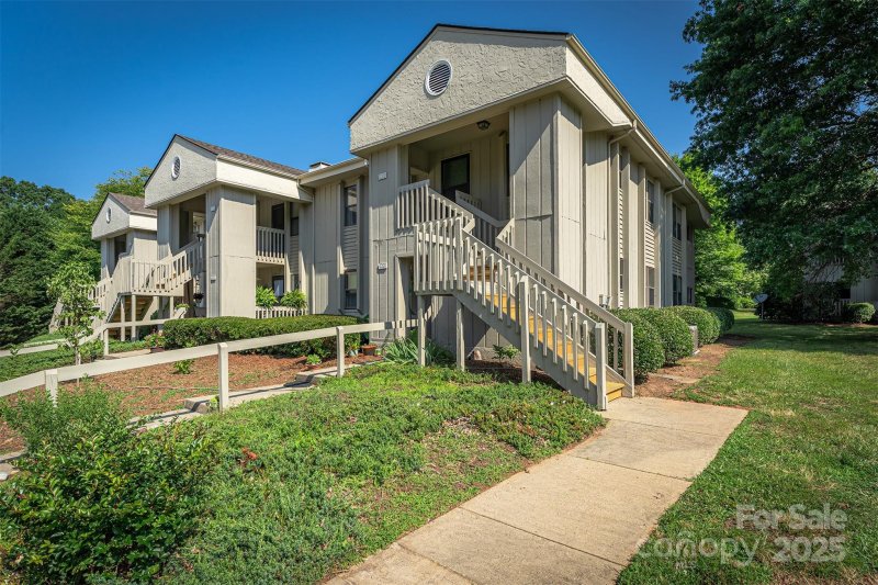 Property image 2 at 806 Abbey Circle, Asheville, NC 28805