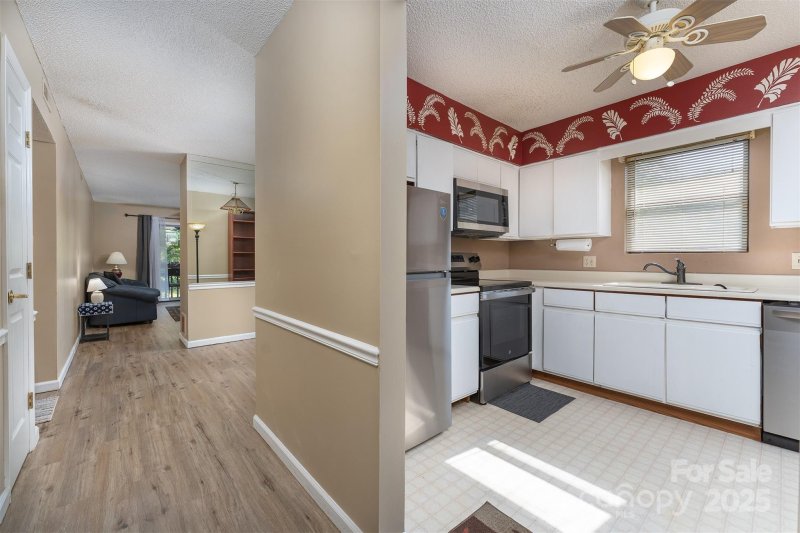 Property image 4 at 806 Abbey Circle, Asheville, NC 28805