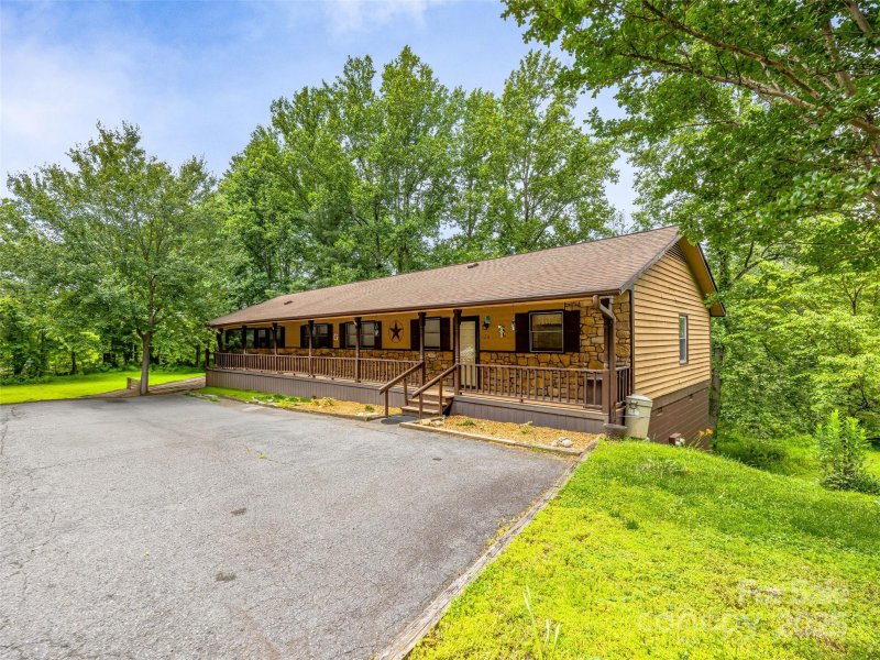 Property image 2 of 128 View De Lake Drive in Timberlake, Etowah, NC 28729