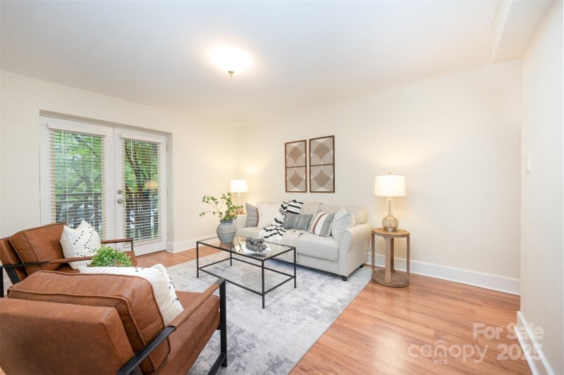 Property image 3 of 207 N Dotger Avenue in The Grove, Charlotte, NC 28207