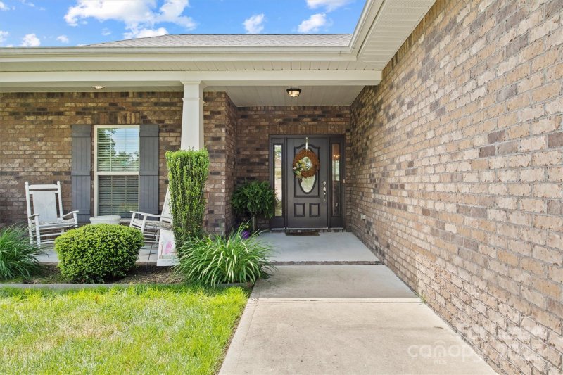 Property image 4 of 7266 Kenyon Drive in Villages of Denver, Denver, NC 28037