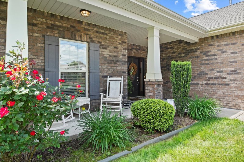 Property image 5 of 7266 Kenyon Drive in Villages of Denver, Denver, NC 28037