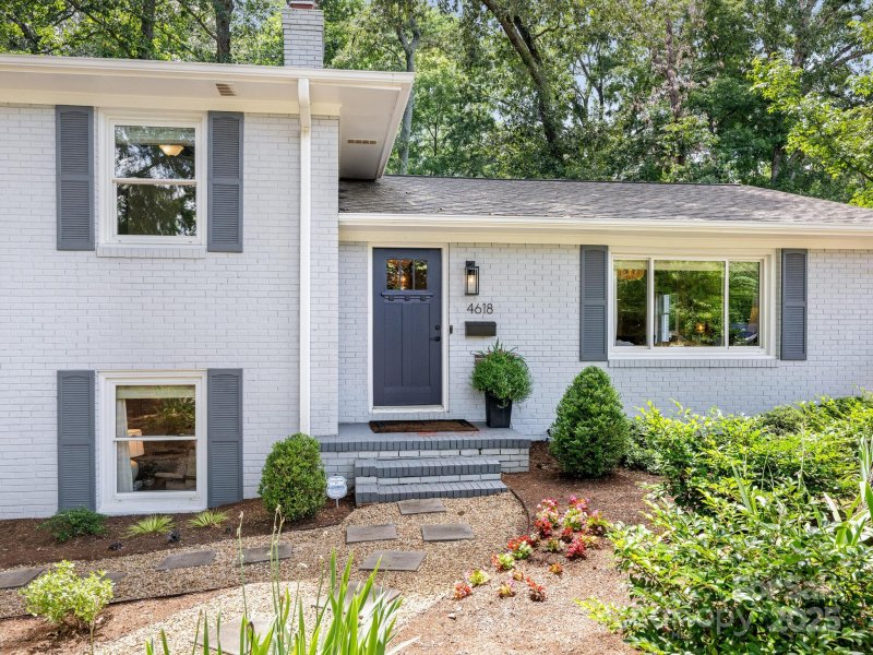 Property image 3 at 4618 Emory Lane, Charlotte, NC 28211