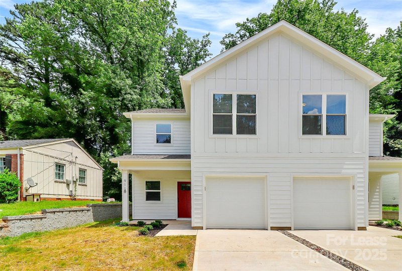 Property image 2 of 911 Yellowstone Drive in Glendale Acres, Charlotte, NC 28208