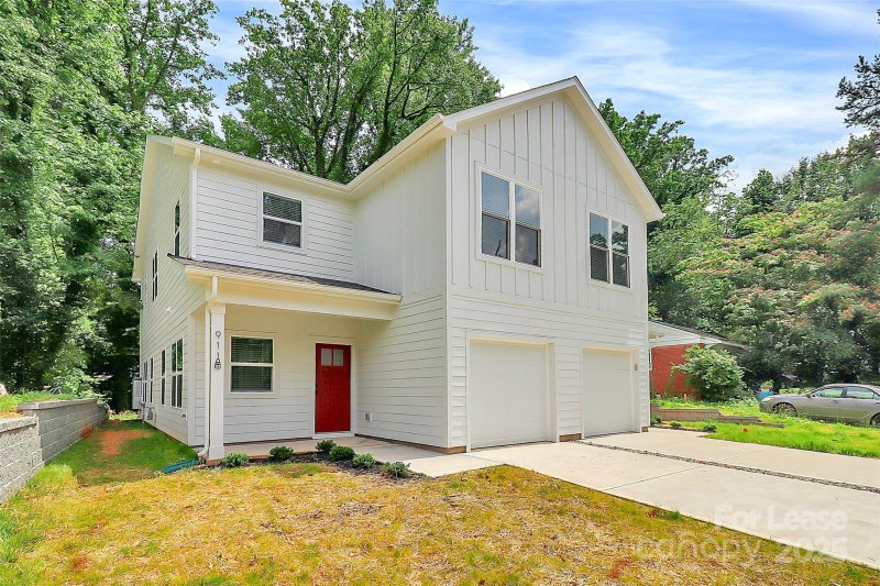 Property image 3 of 911 Yellowstone Drive in Glendale Acres, Charlotte, NC 28208