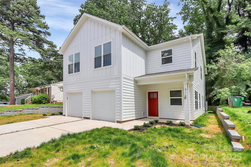 Property image 2 of 915 Yellowstone Drive in Glendale Acres, Charlotte, NC 28208