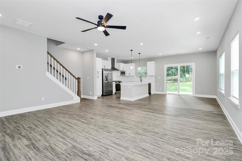 Property image 5 of 915 Yellowstone Drive in Glendale Acres, Charlotte, NC 28208