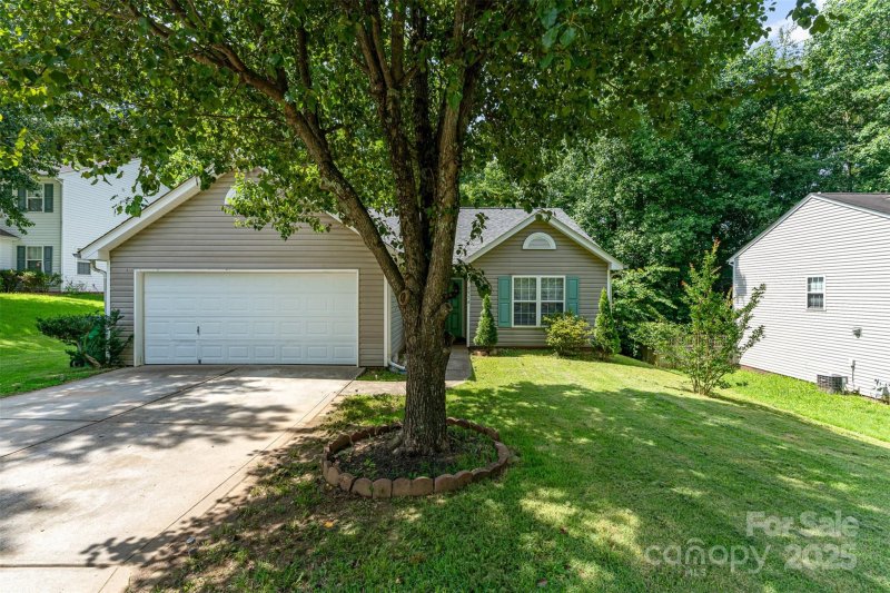 Property image 4 of 5914 Redding Road in Rolling Hills, Charlotte, NC 28216