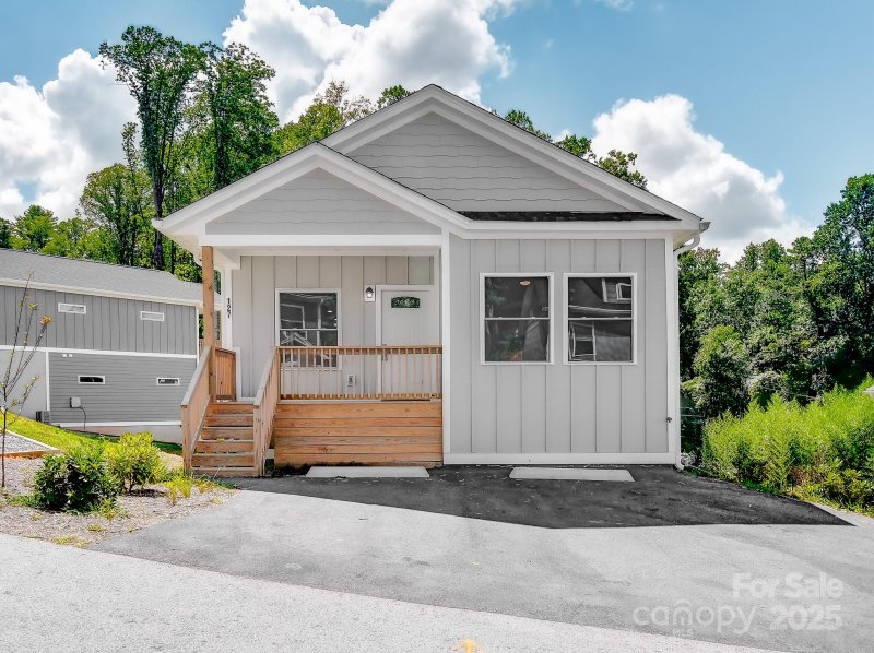 Property image 2 of 127 Northbend Drive in Riverside Woodfin, Asheville, NC 28804