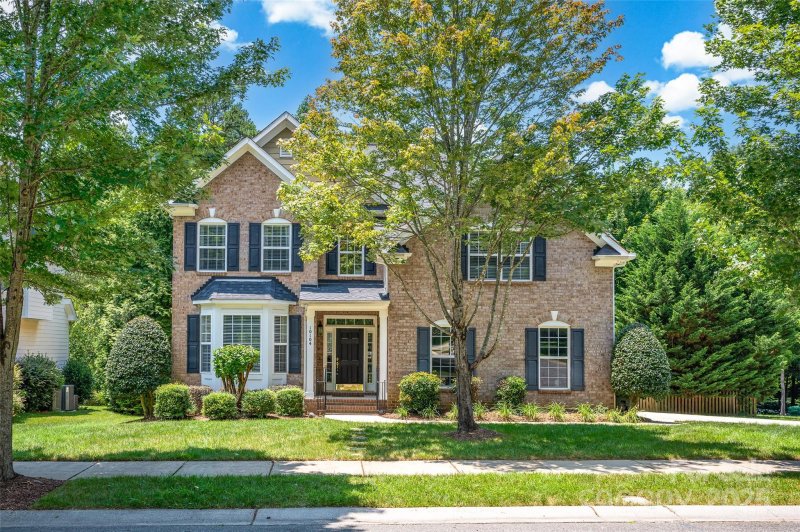 Property image 2 of 10104 Treetop Lane in Weatherstone Manor, Cornelius, NC 28031