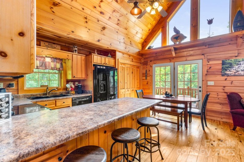 Property image 4 of 28 Upper Ridge Road in Toms Creek, Black Mountain, NC 28711