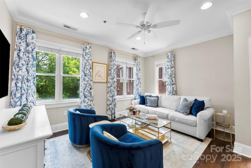 Property image 3 at 106 N Laurel Avenue, Charlotte, NC 28207