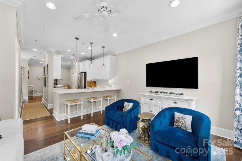 Property image 5 at 106 N Laurel Avenue, Charlotte, NC 28207