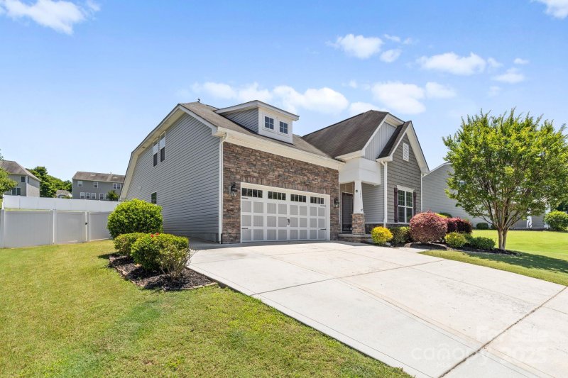 159 E Warfield Drive