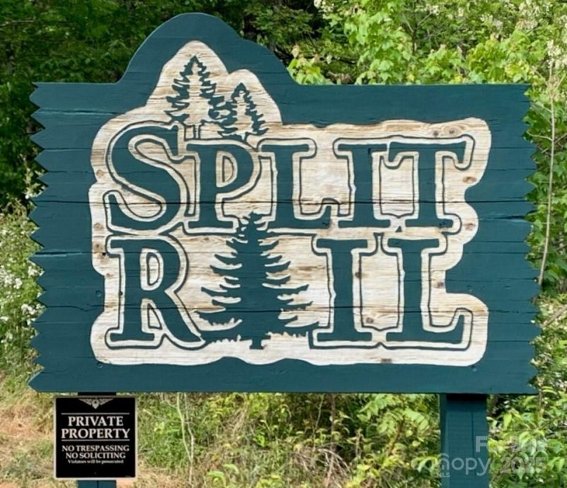 Property image 4 at 78 E Splitrail Drive, Hendersonville, NC 28792