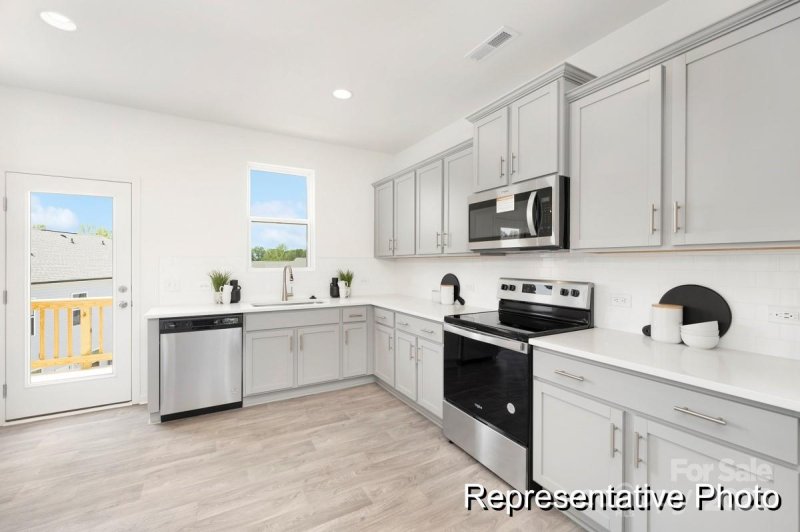 Property image 2 of 11712 Avocet Street in Village at Reedy Creek, Charlotte, NC 28215