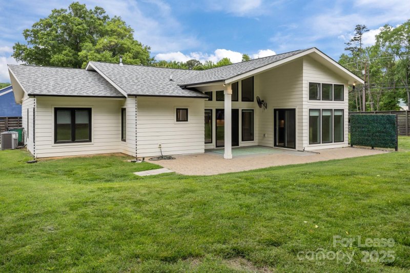 Property image 3 at 1207 Lakedell Drive, Charlotte, NC 28215