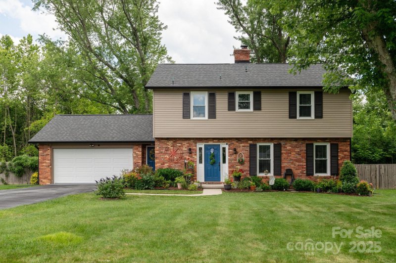 Property image 2 at 112 Underhill Road, Hendersonville, NC 28792