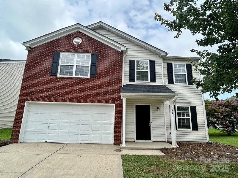 Property image 2 of 4424 Staffordshire Lane in Coventry, Charlotte, NC 28213
