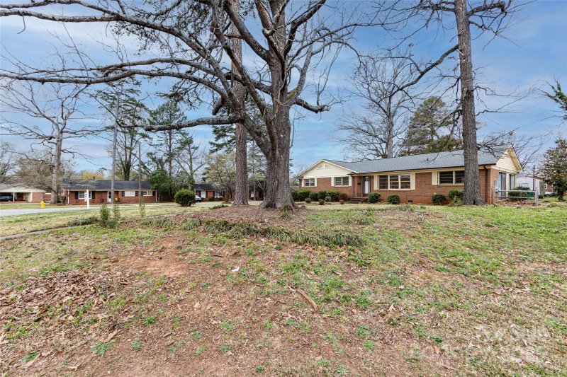 Property image 2 of 4601 Mendham Drive in Hope Valley, Charlotte, NC 28215