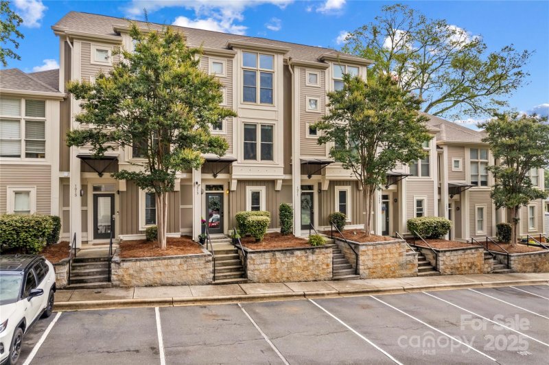 Park West, Charlotte Community