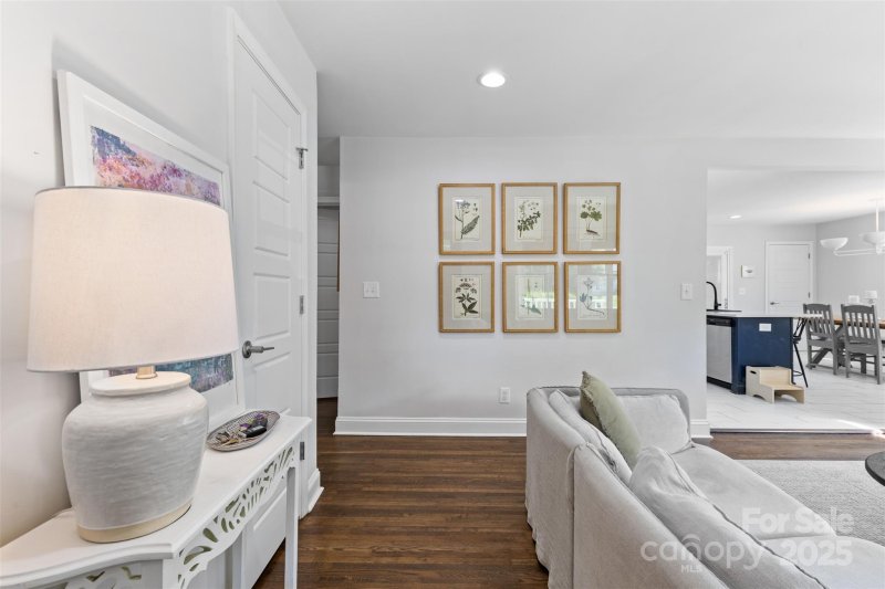 Property image 3 at 4405 Somerdale Lane, Charlotte, NC 28205