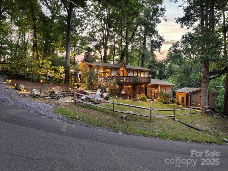Property image 2 of 290 Dogwood Drive in Wild Acres, Maggie Valley, NC 28751