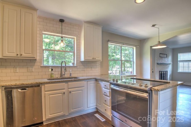 Property image 4 at 11205 Vintage Lane, Charlotte, NC 28226