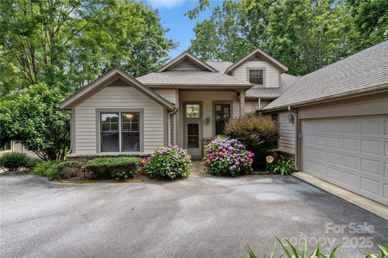 Property image 3 at 196 Pine Shadow Drive, Hendersonville, NC 28739