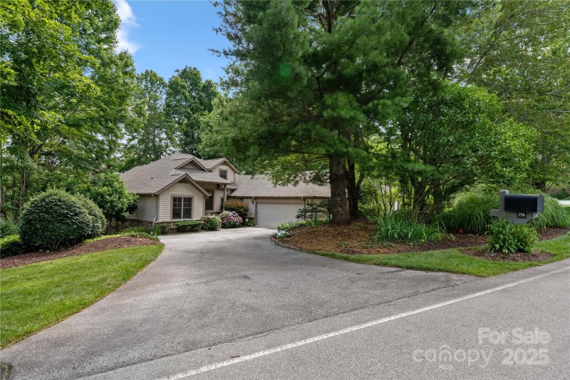 Property image 4 at 196 Pine Shadow Drive, Hendersonville, NC 28739