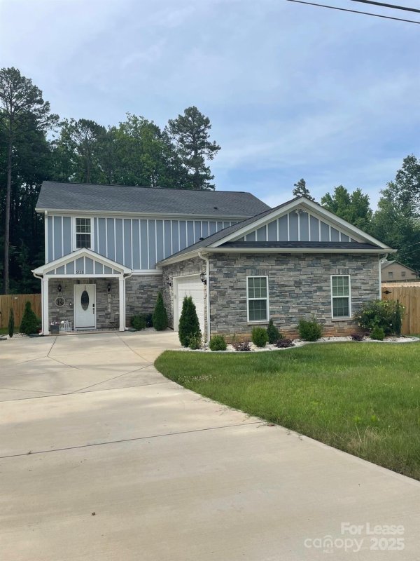Property image 2 of 5120 Lakeview Road in Bahama Park, Charlotte, NC 28216