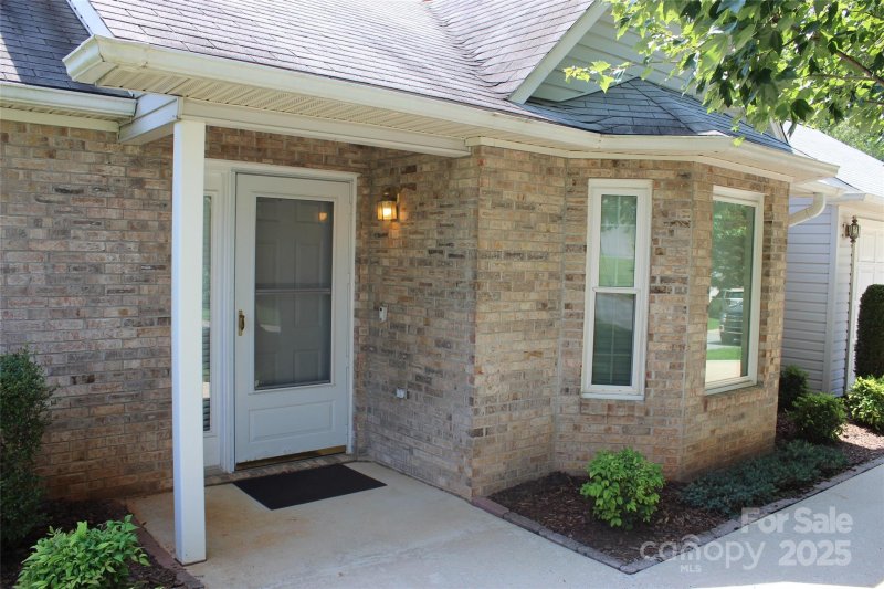 Property image 3 of 4 Gatehouse Court in Park Avenue, Asheville, NC 28803
