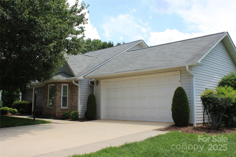 Property image 4 of 4 Gatehouse Court in Park Avenue, Asheville, NC 28803