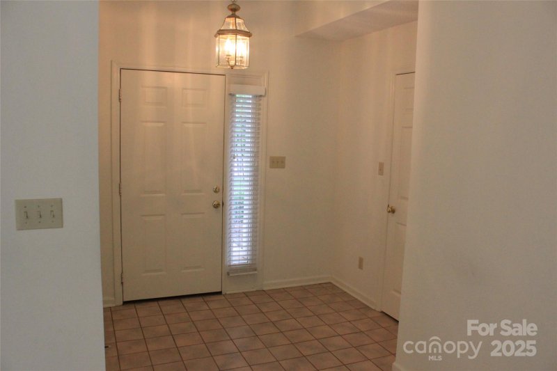 Property image 5 of 4 Gatehouse Court in Park Avenue, Asheville, NC 28803