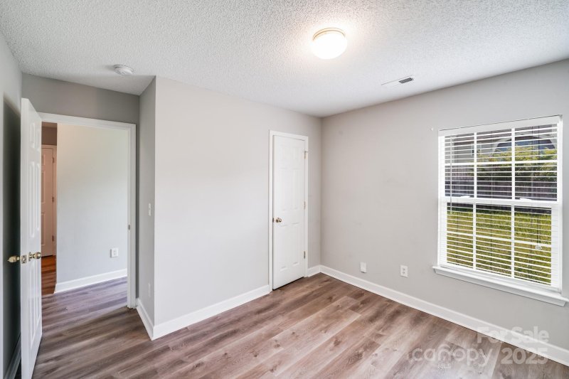 Property image 5 of 1703 Southwind Drive in Sunset Village, Charlotte, NC 28216