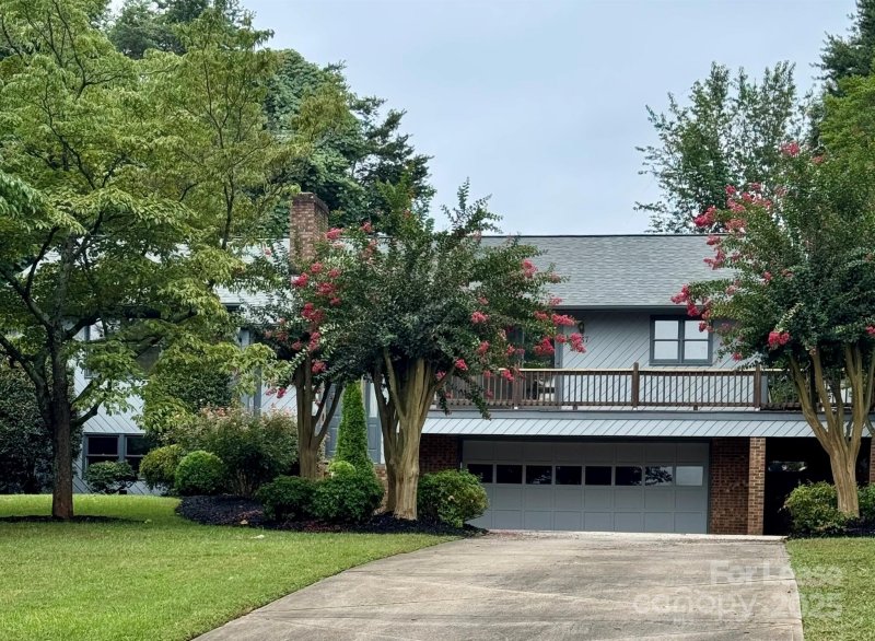 Lake Norman Bonanza, Mooresville Community