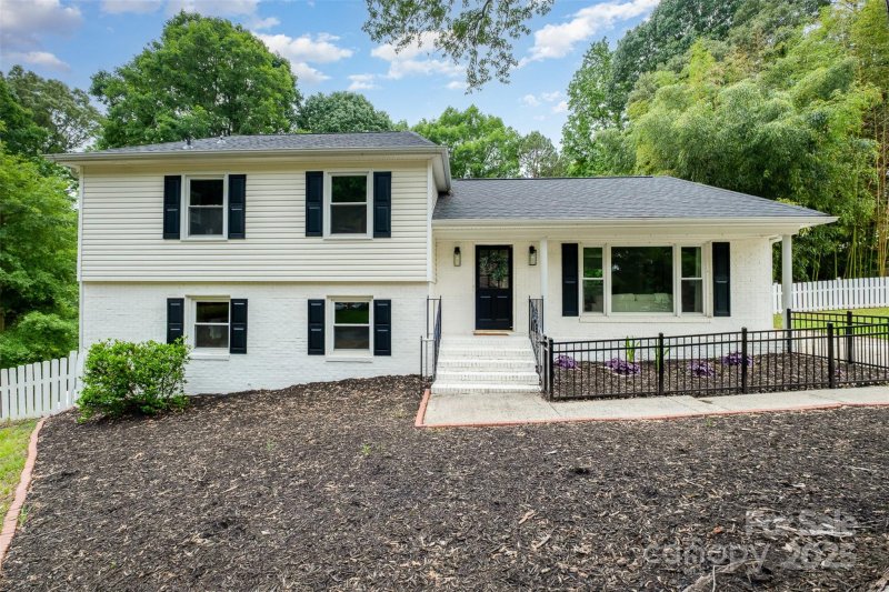 8025 Cliffside Drive