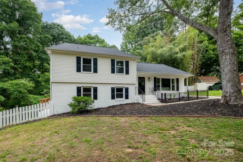 Property image 2 at 8025 Cliffside Drive, Charlotte, NC 28270