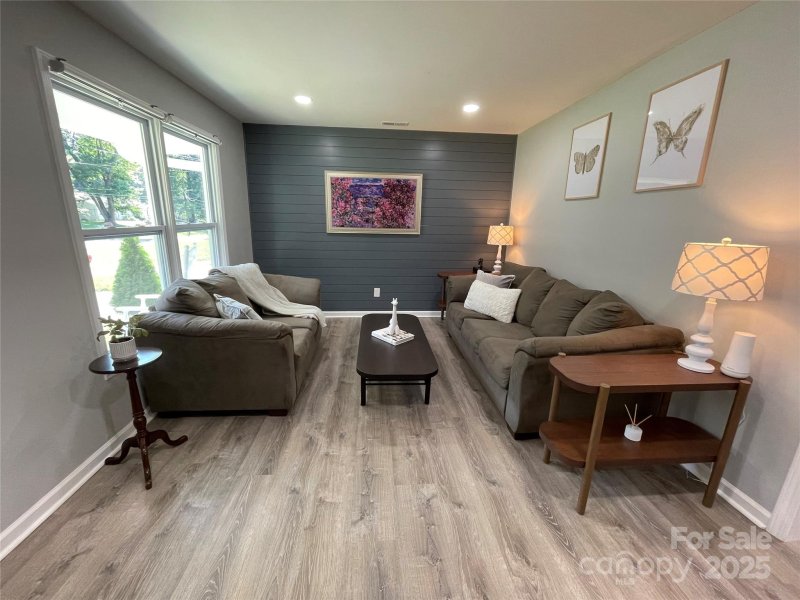 Property image 4 of 5724 Lawnmeadow Drive in Beatties Ford, Charlotte, NC 28216