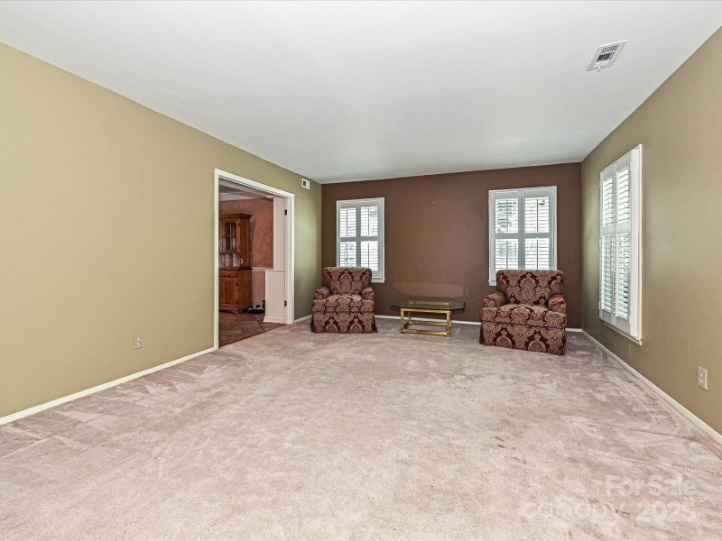 Property image 4 of 1443 Renfrow Lane in Sardis Forest, Charlotte, NC 28270