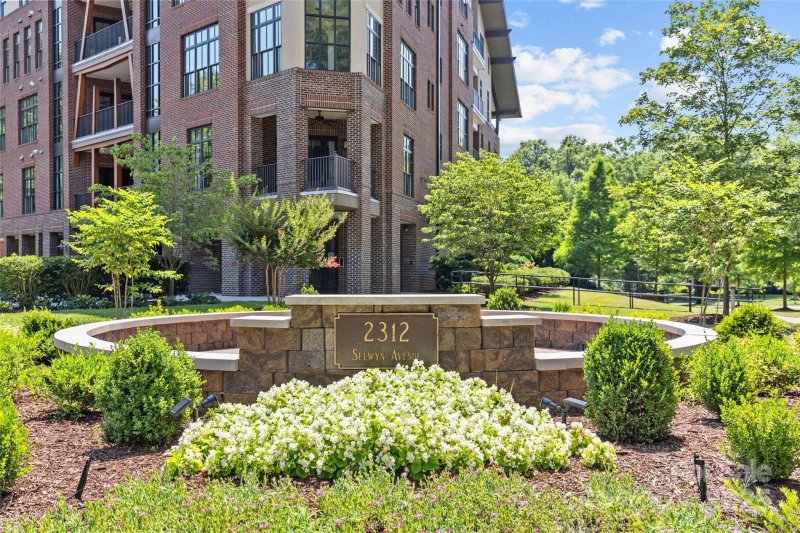 Property image 2 at 2312 Selwyn Avenue, Charlotte, NC 28207