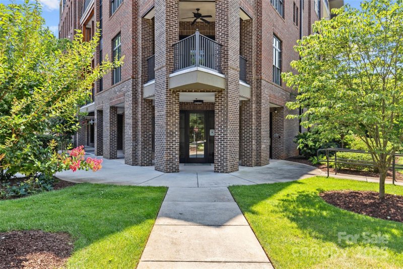 Property image 3 at 2312 Selwyn Avenue, Charlotte, NC 28207