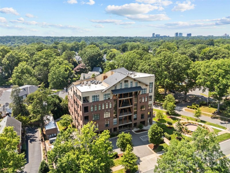 Property image 4 at 2312 Selwyn Avenue, Charlotte, NC 28207